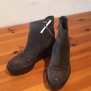 Vince Camuto Dasan Suede Wedge Platform Booties